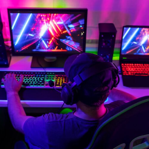 Benefits of using gamming laptops for games.